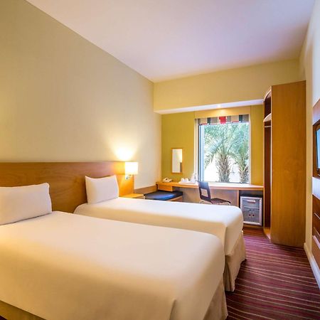 Ibis Mall Avenue Dubai Bagian luar foto