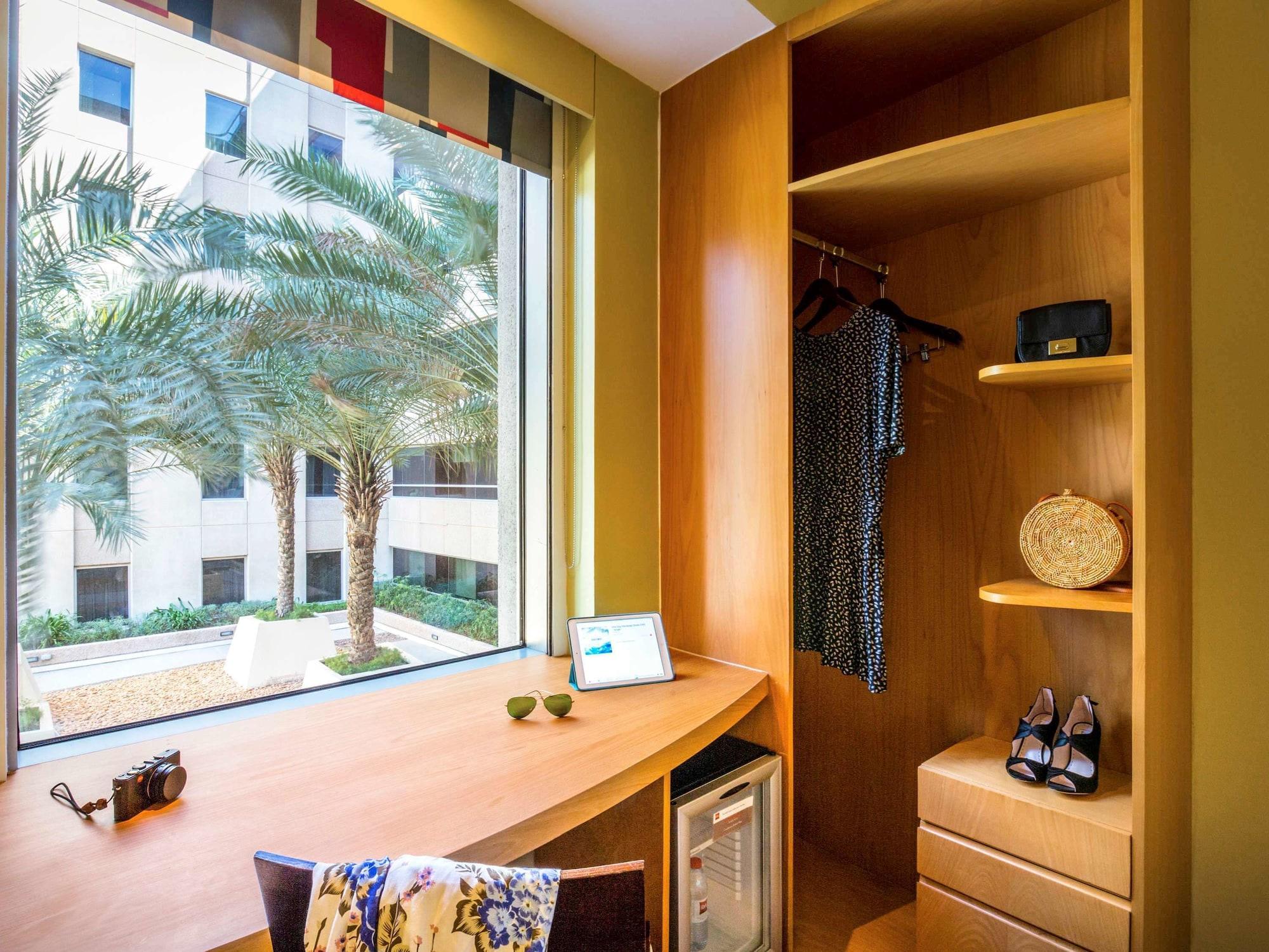 Ibis Mall Avenue Dubai Bagian luar foto