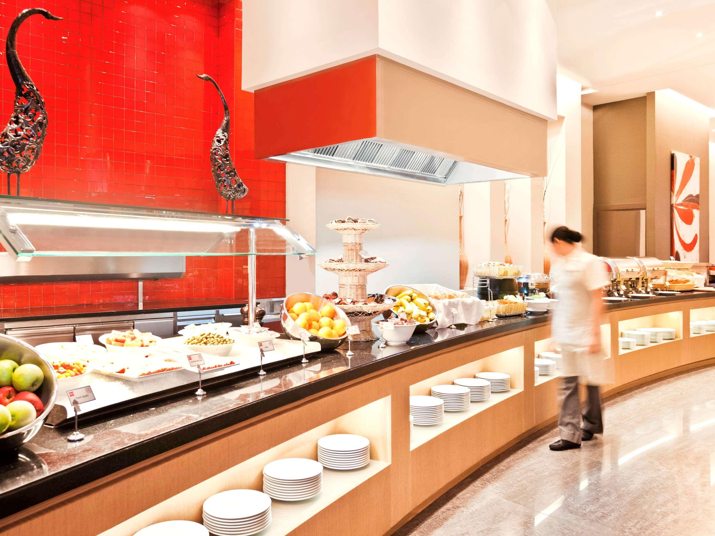 Ibis Mall Avenue Dubai Bagian luar foto
