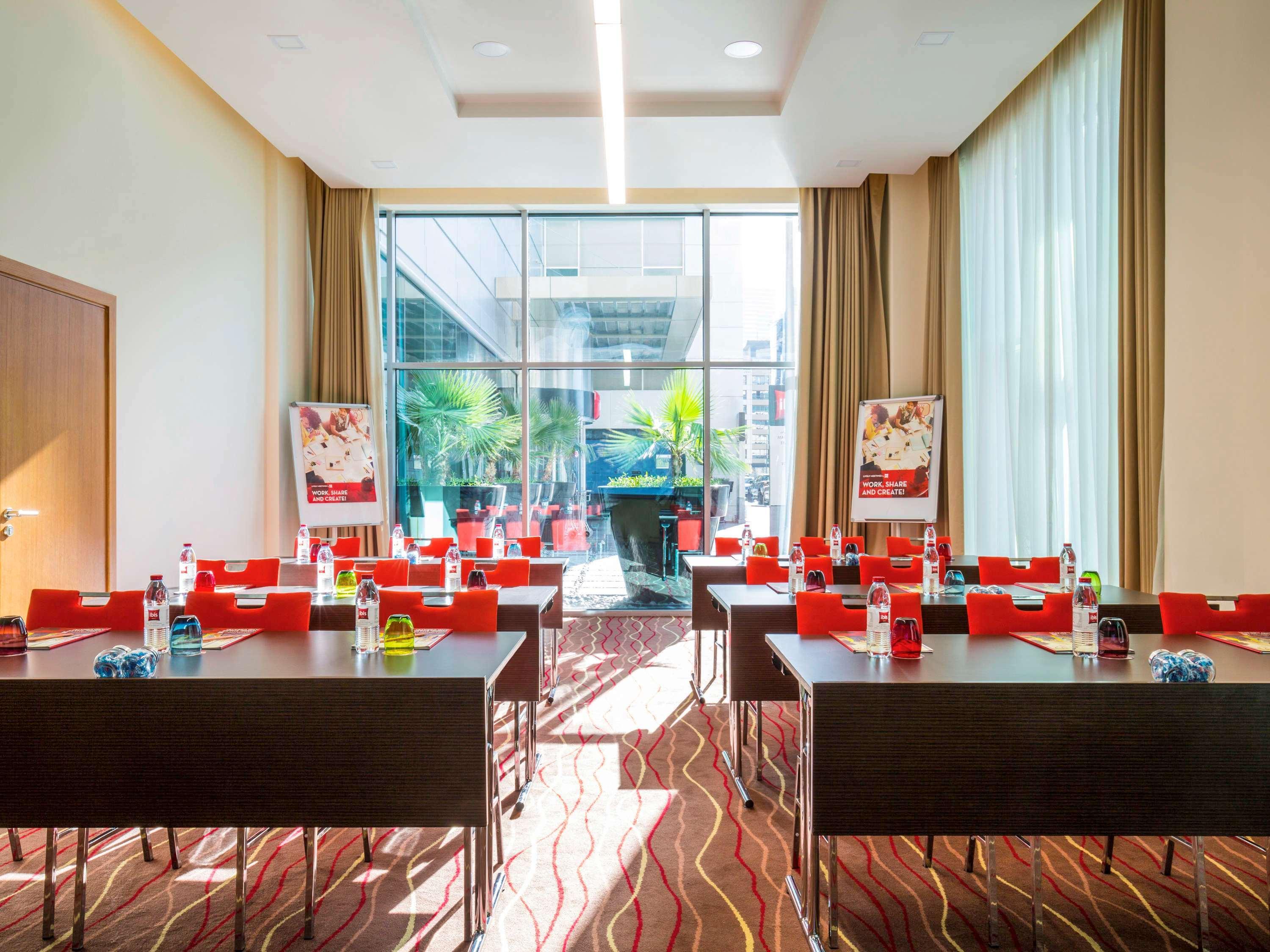 Ibis Mall Avenue Dubai Bagian luar foto