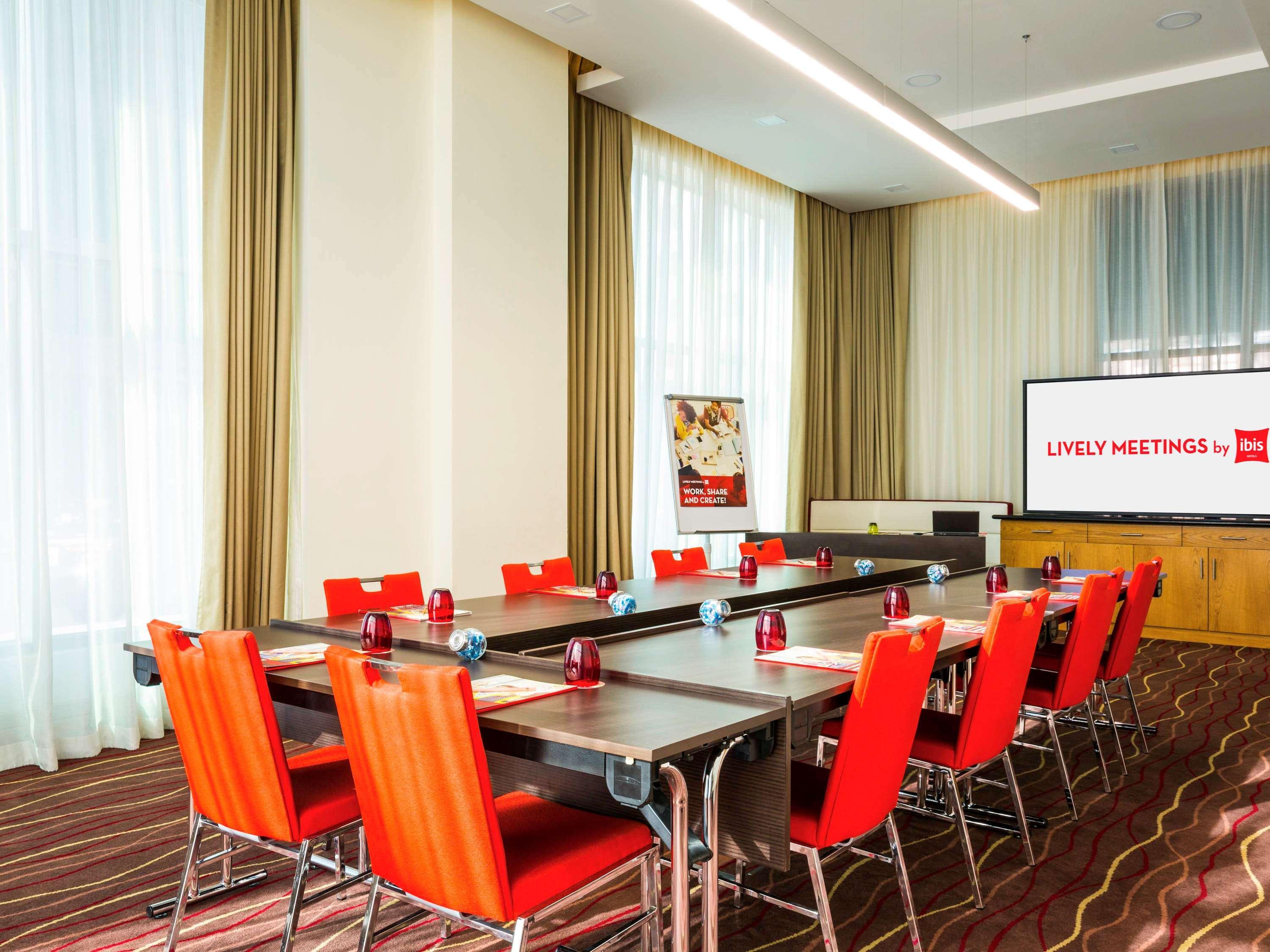 Ibis Mall Avenue Dubai Bagian luar foto