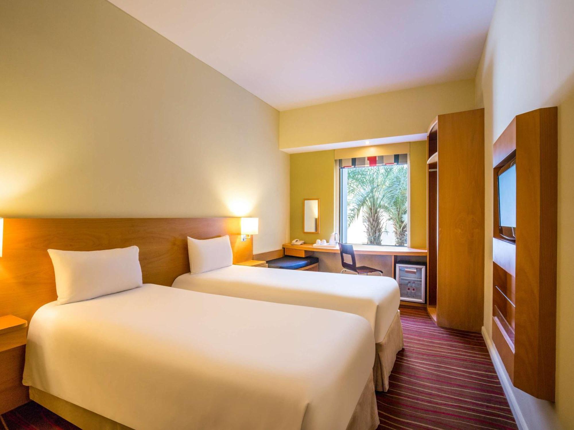 Ibis Mall Avenue Dubai Bagian luar foto