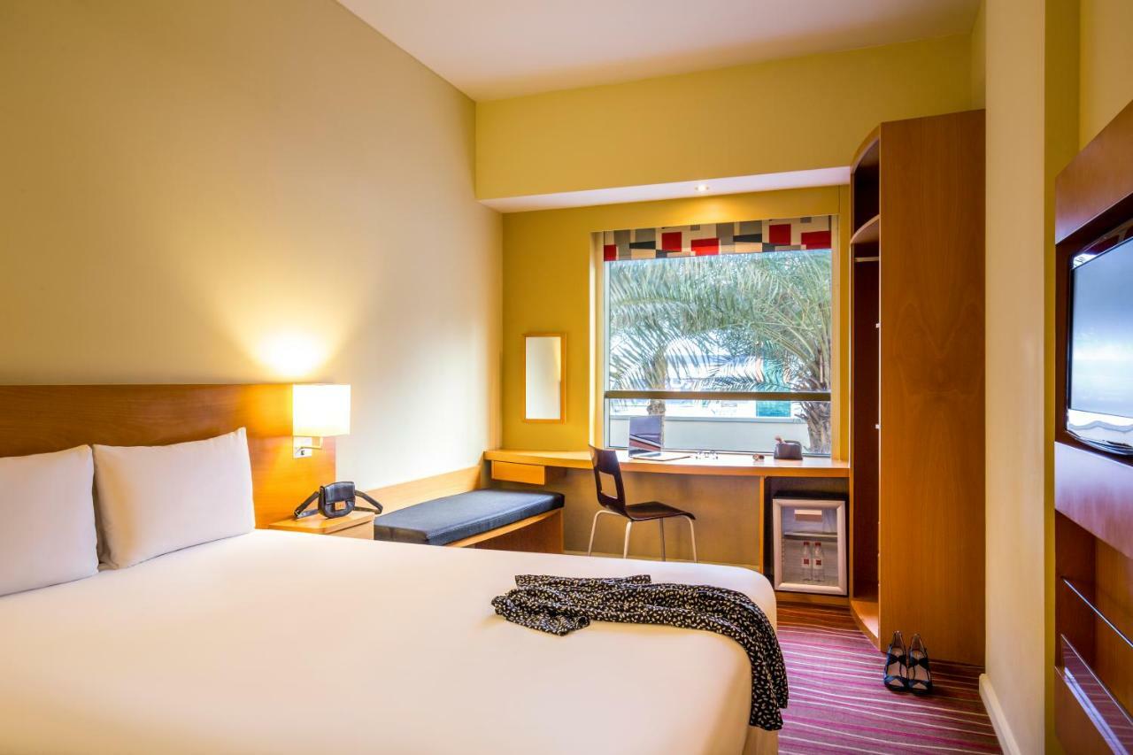 Ibis Mall Avenue Dubai Bagian luar foto