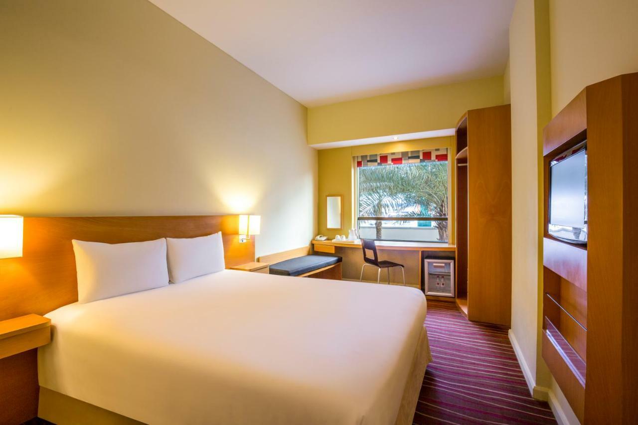 Ibis Mall Avenue Dubai Bagian luar foto